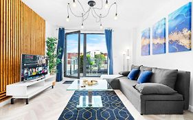 New Luxury City Centre Apartment By Azura Nights